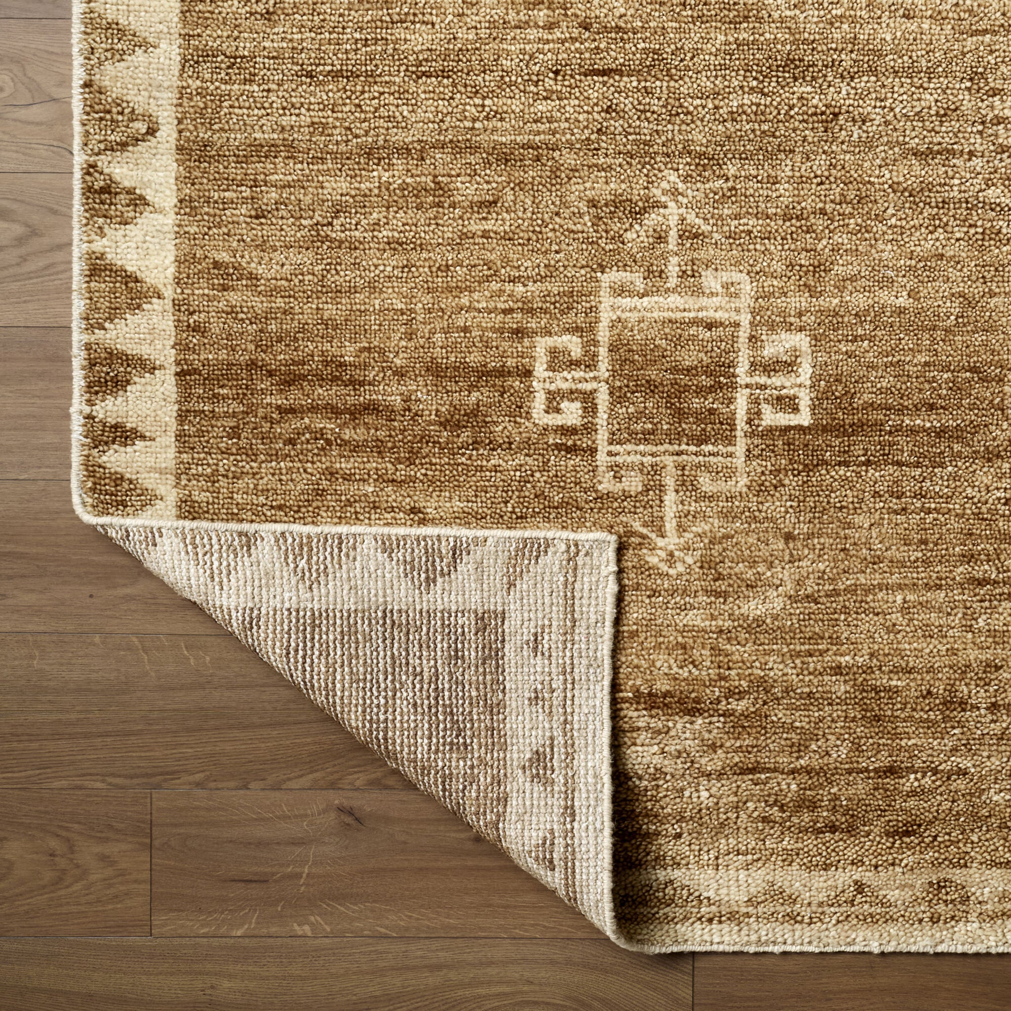 Alara Wool Rug in Caramel-3