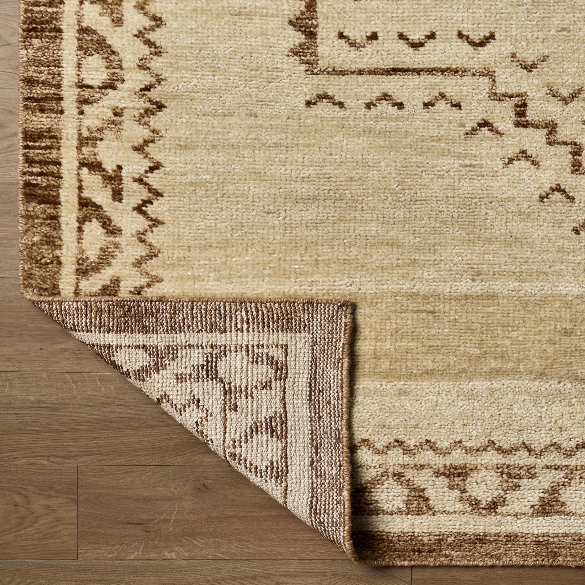 Alara Wool Rug in Ivory-3