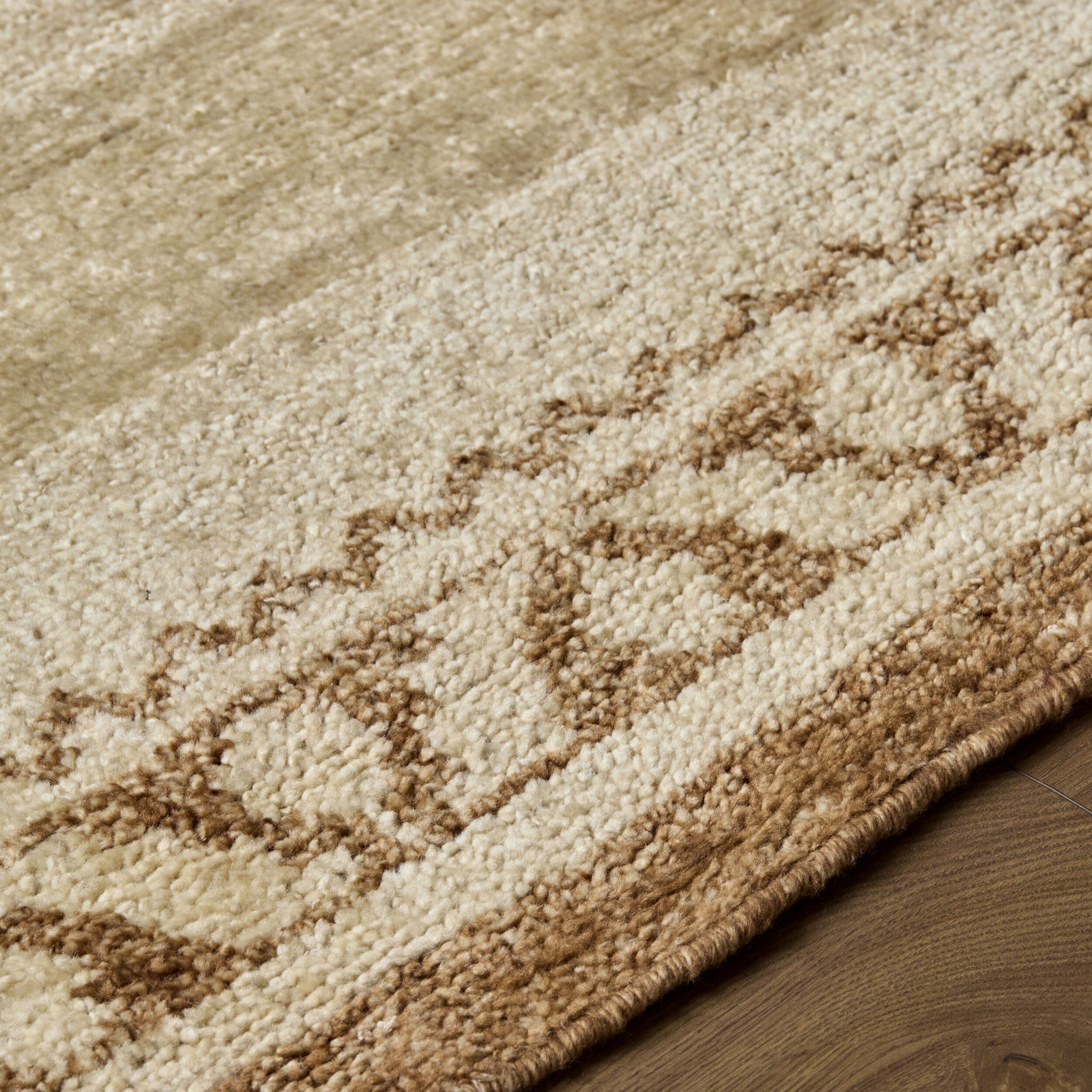 Alara Wool Rug in Ivory-6