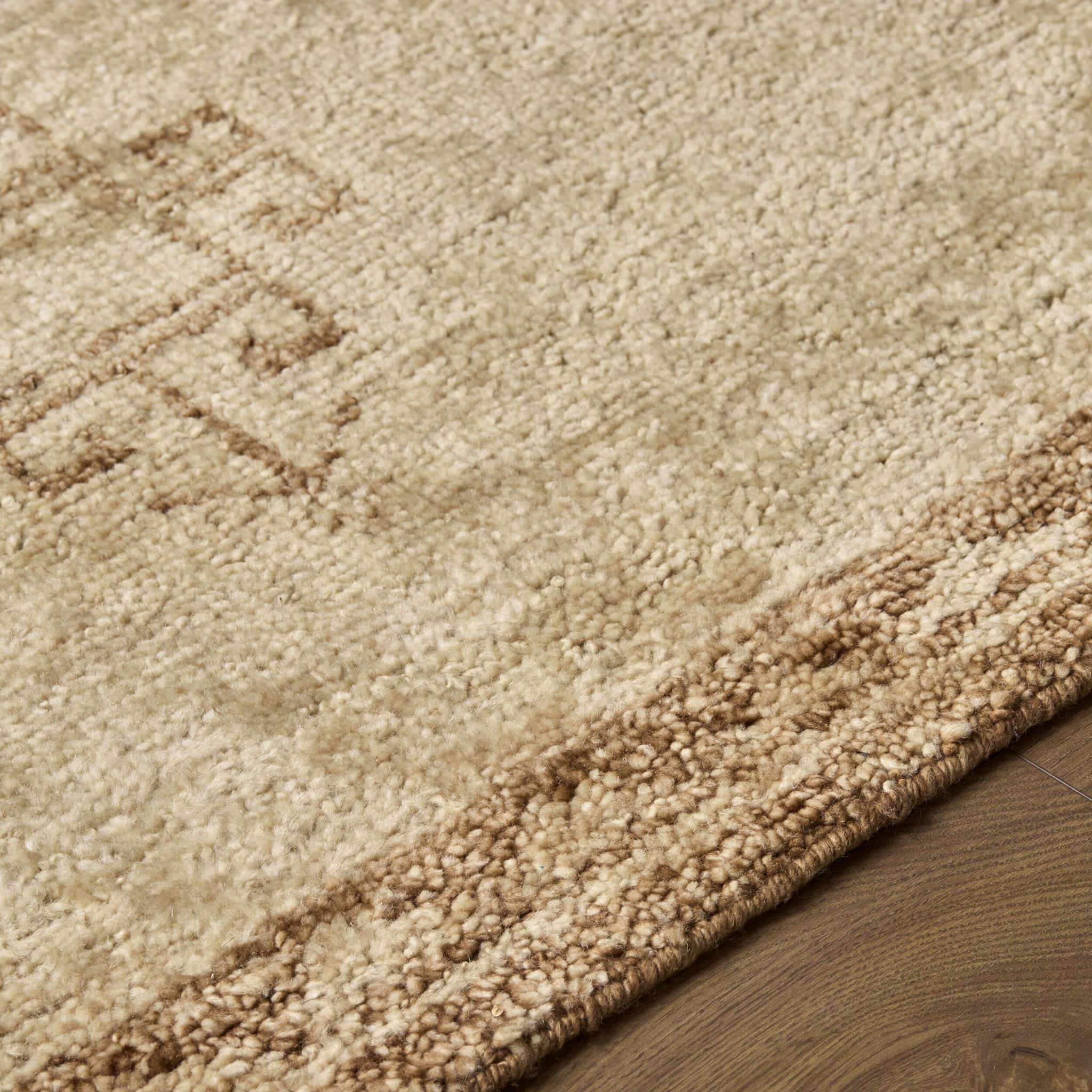 Alara Wool Rug in Beige-6